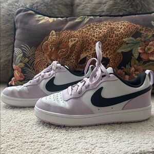 GIRLS Nike Court Borough low 2 sneakers size 6Y